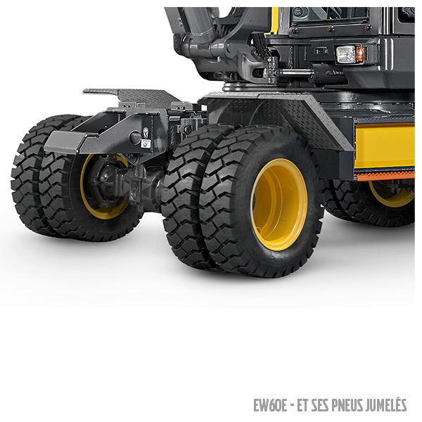Pelle compacte EW60E et ses pneus jumelés