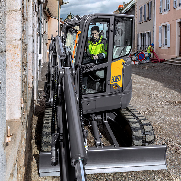 pelle-compacte-ECR50F-disponibilite-et-faibles-couts-d-entretien Pelle compacte ECR50 génération F : Disponibilité et faibles coûts d'entretien