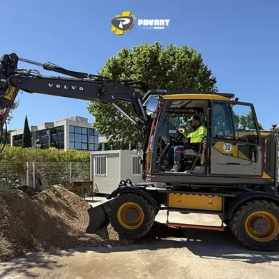 Démo pelle sur pneus EWR150 Volvo