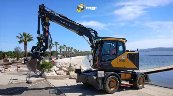 Démo pelle sur pneus EWR150 Volvo - Chantier TERÉLIAN Démo pelle sur pneus EWR150 Volvo - Chantier TERÉLIAN