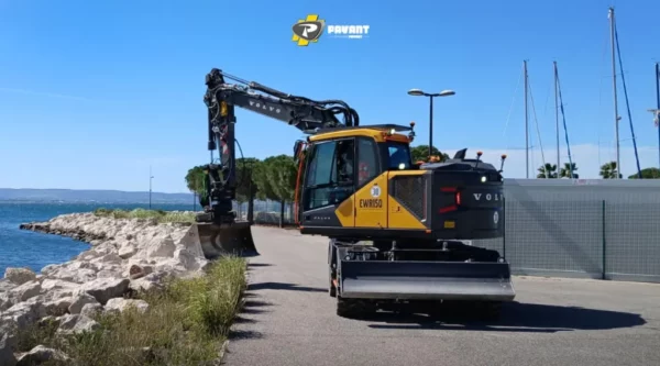 Démo pelle sur pneus EWR150 Volvo - Chantier TERÉLIAN Démo pelle sur pneus EWR150 Volvo - Chantier TERÉLIAN