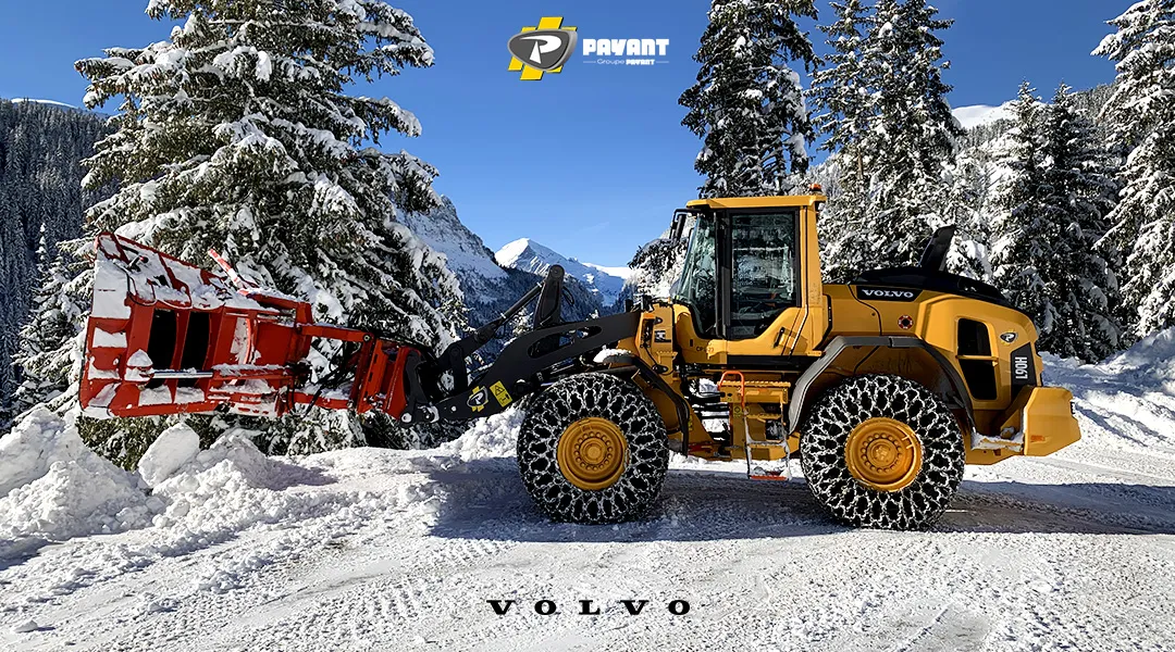Chargeuse lourde L90H VOLVO équipée pour le déneigement avec PAYANT